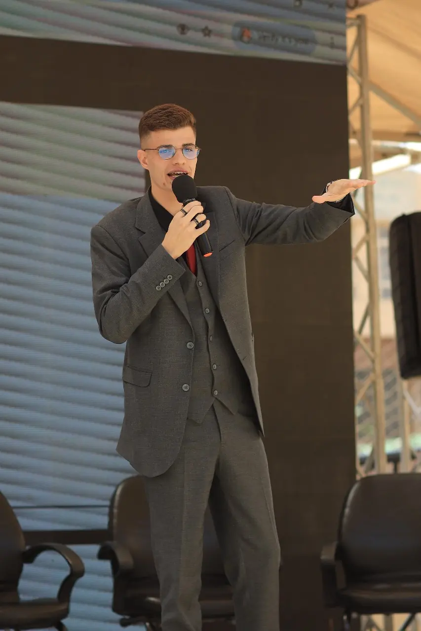 Ahmad Chammas giving an outdoor university speech
